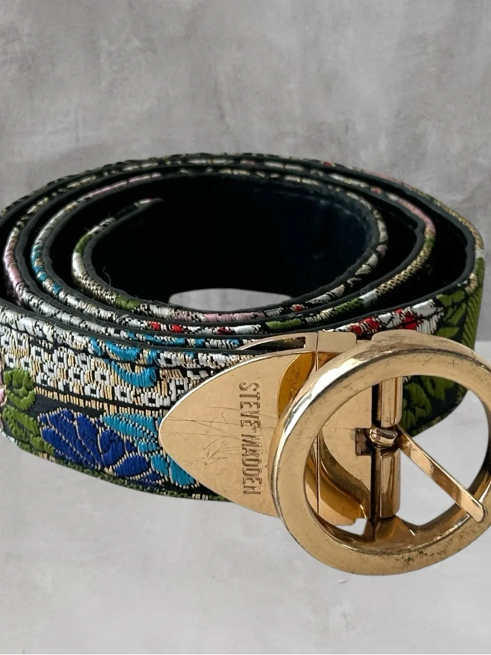 STEVE MADDEN REVERSIBLE METAILLIC EBROIDERED BELT M SEE PICS FOR SIZING
